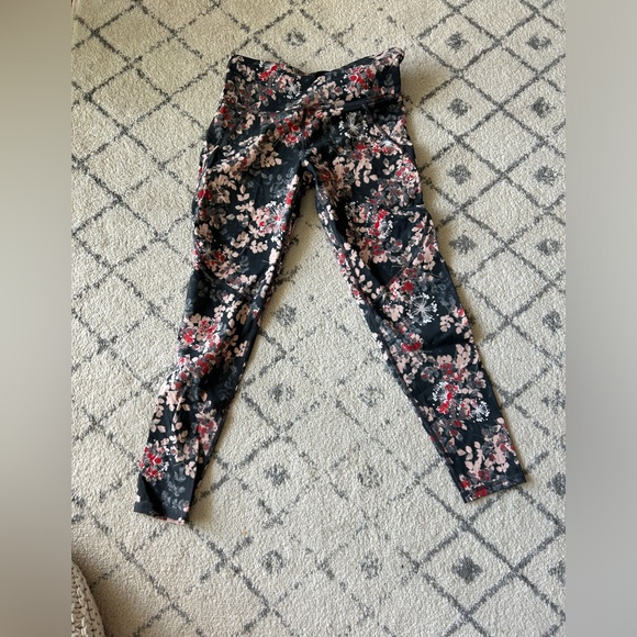 Sweaty Betty Leggings - Picture 1 of 3